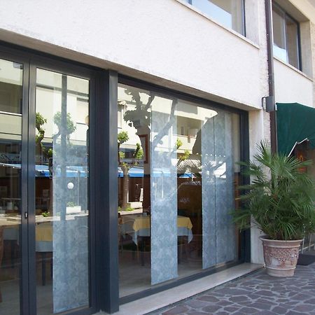 Hotel Sole ジュリアノーヴァ エクステリア 写真